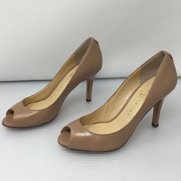Ivanka Trump Cleo Pump (B6) - Picture 2 of 8